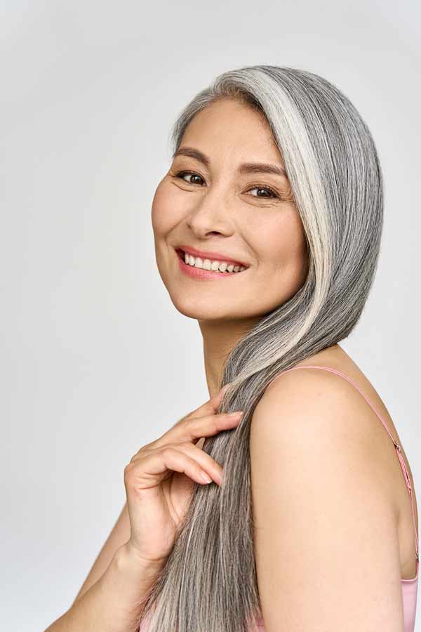 silver_fox-hair-сolor-2025-Foliant-books-in-Bishkek выбираете между блондинкой и пепельно-каштановыми волосами магазин Фолиант книги в Бишкек поможет